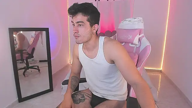 CamCumBoy online show from December 2025 08:46:02 AM