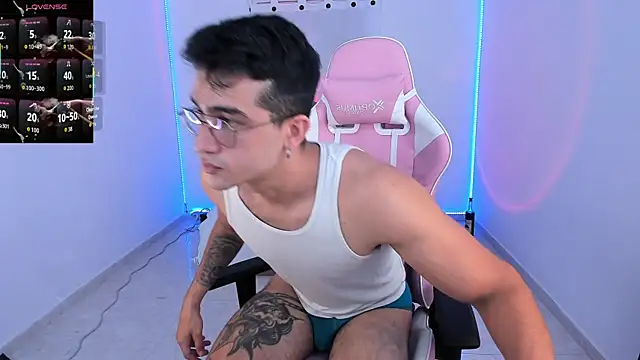 CamCumBoy online show from November 2025 09:24:02 AM