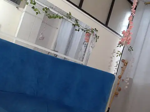 Anniie miller  online show from November 2025 07:35:01 PM