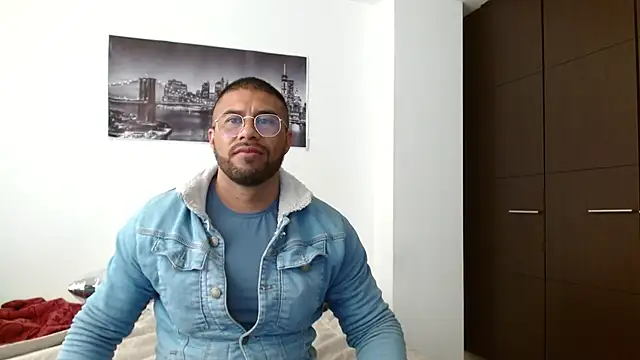 AntonyDAngelo25 online show from October 2025 04:40:02 PM