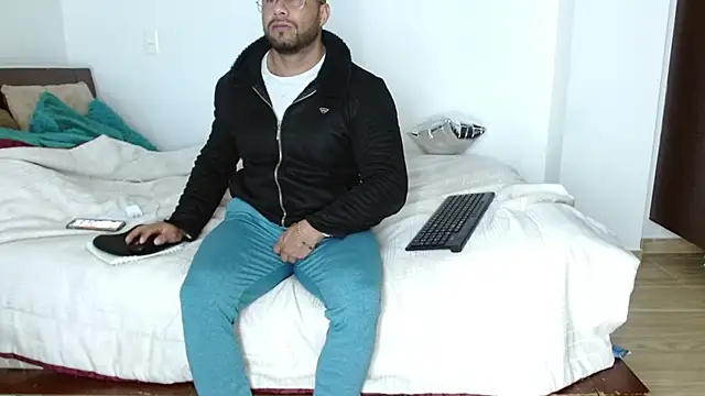 AntonyDAngelo25 online show from October 2025 03:22:01 AM