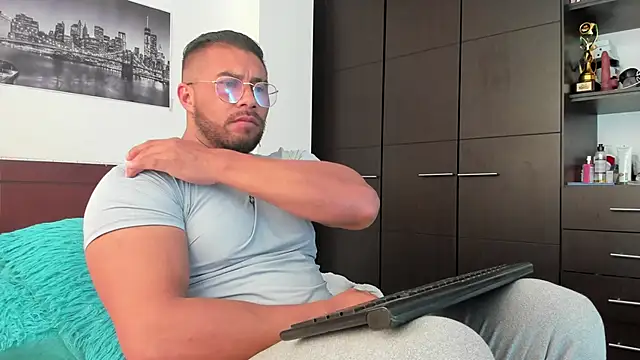 AntonyDAngelo25 online show from January 2026 06:12:01 PM