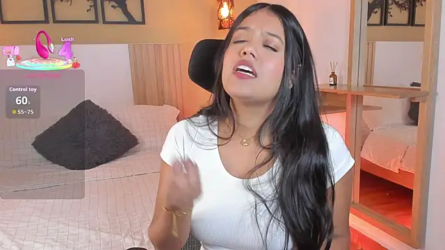 Snapshot of Camila_Bustamante chatting on September 2025 03:29:01 PM Camila Bustamante online show from September 2025 03:29:01 PM