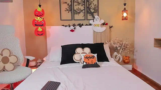 Snapshot of Camila_Bustamante chatting on October 2025 03:31:02 PM Camila Bustamante online show from October 2025 03:31:02 PM