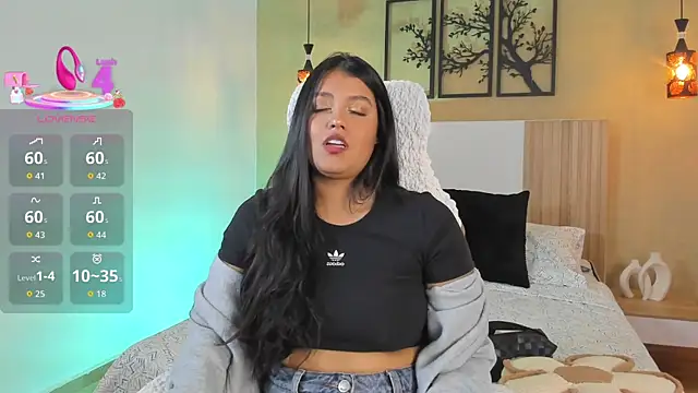 Snapshot of Camila_Bustamante chatting on October 2025 03:13:02 PM Camila Bustamante online show from October 2025 03:13:02 PM