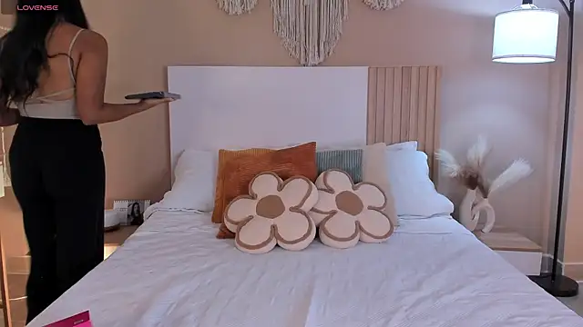 Camila Bustamante online show from April 2026 03:15:02 PM