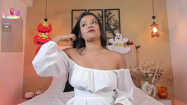 Snapshot of Camila_Bustamante chatting on October 2025 04:39:02 PM Camila Bustamante online show from October 2025 04:39:02 PM