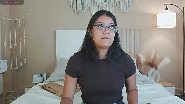 Camila Bustamante online show from March 2026 02:03:02 PM