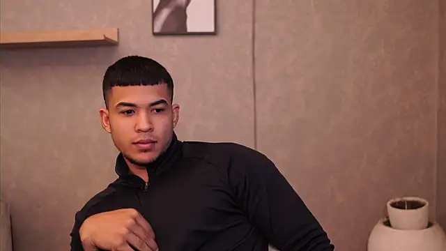 Thiago Valente online show from April 2026 01:38:02 PM