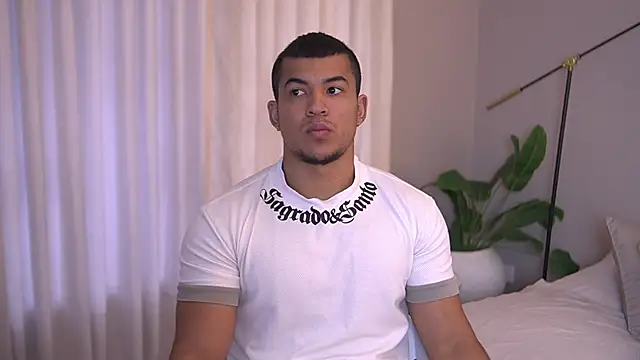 Snapshot of Thiago_Valente chatting on September 2025 01:49:02 PM Thiago Valente online show from September 2025 01:49:02 PM