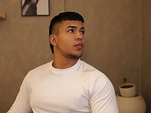 Thiago Valente online show from April 2026 01:24:01 PM