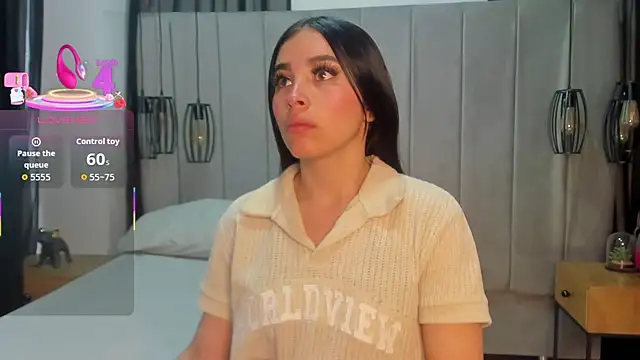 Snapshot of CandySays chatting on October 2025 11:33:01 AM CandySays online show from October 2025 11:33:01 AM