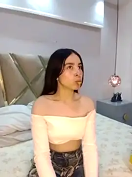 Snapshot of CandySays chatting on November 2025 11:42:02 AM CandySays online show from November 2025 11:42:02 AM