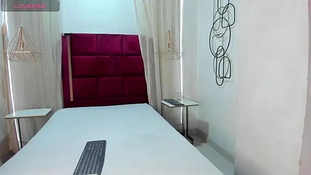 Snapshot of CandySays chatting on October 2025 11:45:02 AM CandySays online show from October 2025 11:45:02 AM