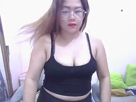 WildPussy4uxx online show from November 2025 06:00:02 PM