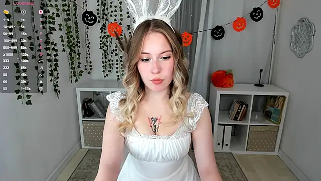 Snapshot of LanaRoselle chatting on October 2025 02:13:01 PM LanaRoselle online show from October 2025 02:13:01 PM