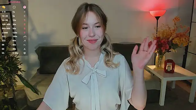 Snapshot of LanaRoselle chatting on November 2025 09:29:02 PM LanaRoselle online show from November 2025 09:29:02 PM