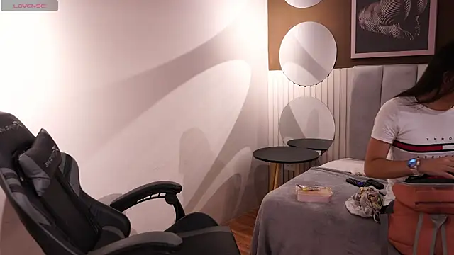 Ariaa Isabell online show from October 2025 06:48:02 PM