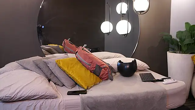 Ariaa Isabell online show from February 2026 06:21:01 PM