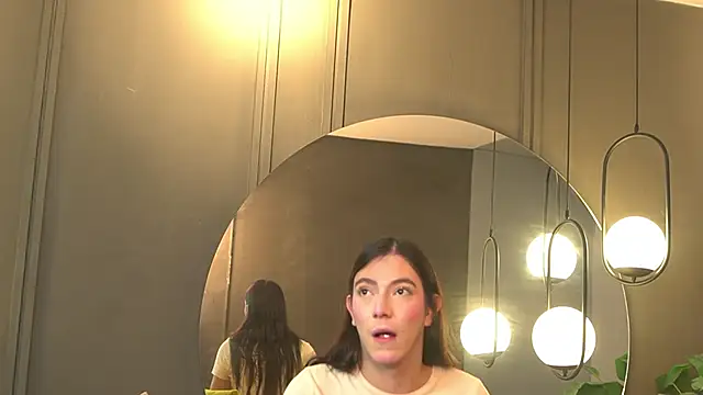 Ariaa Isabell online show from April 2026 06:53:02 PM