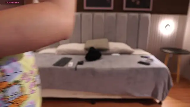 Ariaa Isabell online show from October 2025 06:20:02 PM