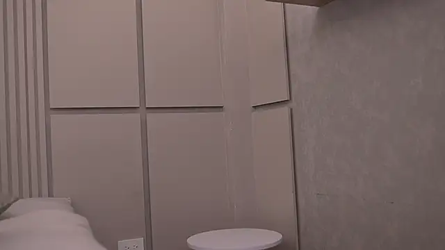 Ariaa Isabell online show from November 2025 06:24:02 PM