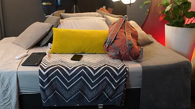 Ariaa Isabell online show from March 2026 06:26:01 PM