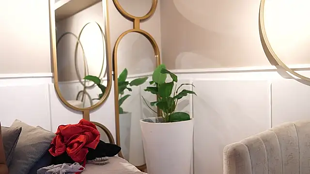 Ariaa Isabell online show from December 2025 06:57:01 PM