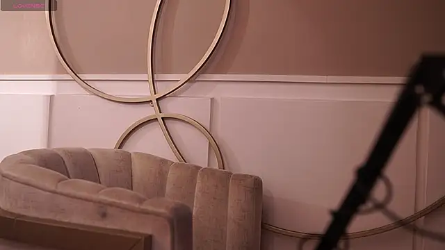 Ariaa Isabell online show from November 2025 06:45:02 PM