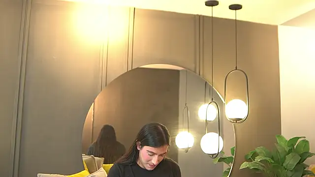 Ariaa Isabell online show from April 2026 06:45:02 PM