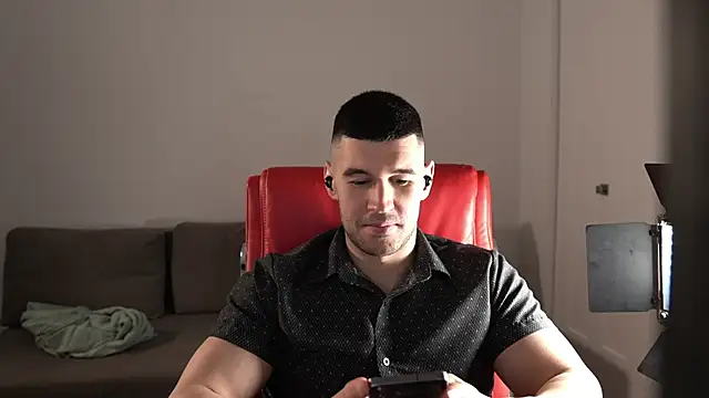 Sand0w online show from April 2026 09:33:02 PM