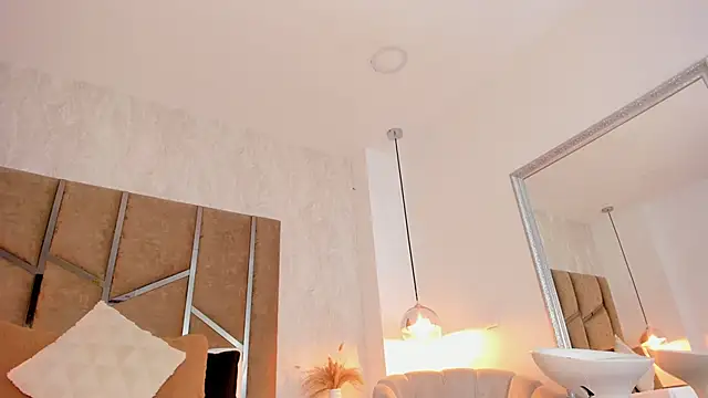 scarlethlux online show from January 2026 12:11:02 PM