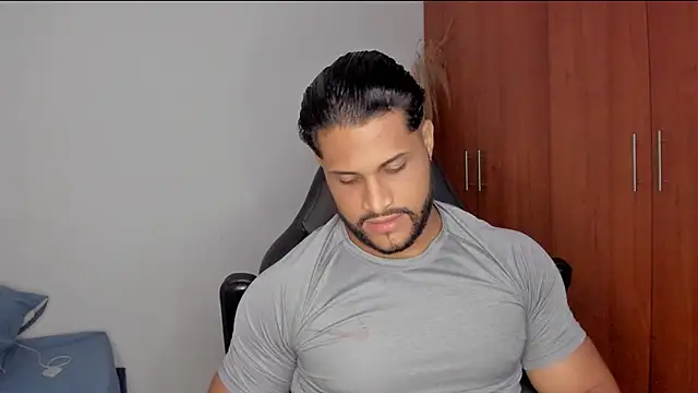 Snapshot of Pier_Simons chatting on April 2026 05:03:01 AM Pier Simons online show from April 2026 05:03:01 AM