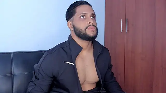 Pier Simons online show from November 2025 03:33:02 PM