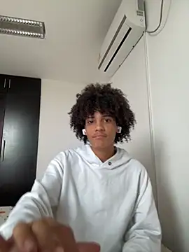 Max Rain online show from September 2025 06:03:01 PM