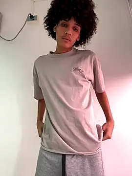 Max Rain online show from October 2025 03:21:02 PM