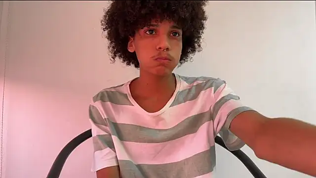 Max Rain online show from October 2025 07:24:01 PM