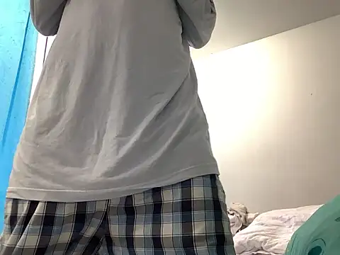 Max Rain online show from April 2026 10:04:01 PM