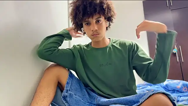 Max Rain online show from November 2025 04:00:02 AM