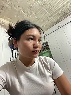 Duyen02 online show from October 2025 10:21:01 PM