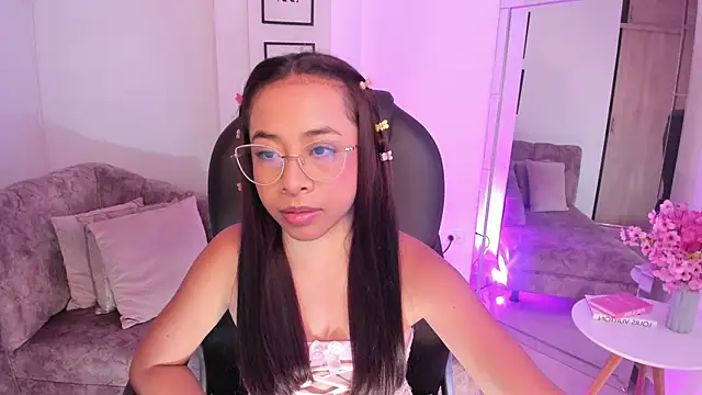 Snapshot of July_Adams chatting on November 2025 04:05:02 AM July Adams online show from November 2025 04:05:02 AM