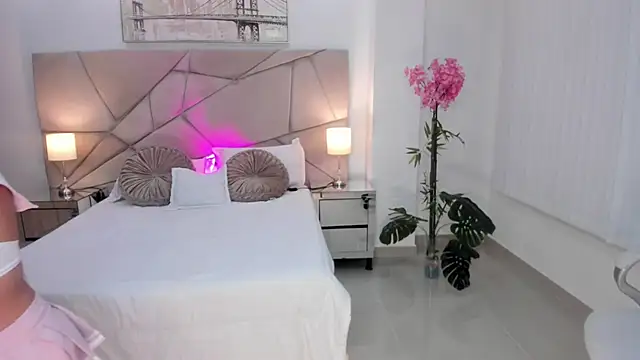 July Adams online show from December 2025 04:14:01 AM