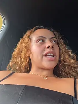 Chloe Leaozinho online show from March 2026 04:27:02 PM