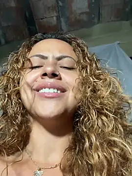 Chloe Leaozinho online show from February 2026 03:34:02 PM