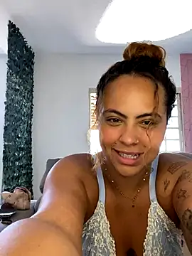 Chloe Leaozinho online show from November 2025 05:06:02 PM