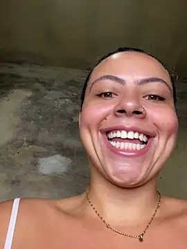 Chloe Leaozinho online show from April 2026 01:04:02 PM