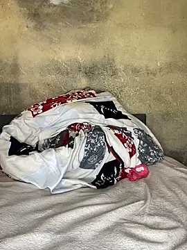 Chloe Leaozinho online show from April 2026 04:33:02 PM