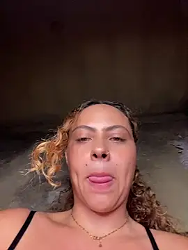 Snapshot of Chloe_Leaozinho chatting on May 2026 08:44:02 PM Chloe Leaozinho online show from May 2026 08:44:02 PM