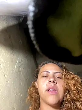 Chloe Leaozinho online show from November 2025 07:40:01 PM