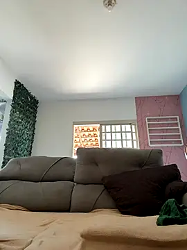 Chloe Leaozinho online show from November 2025 05:50:02 PM